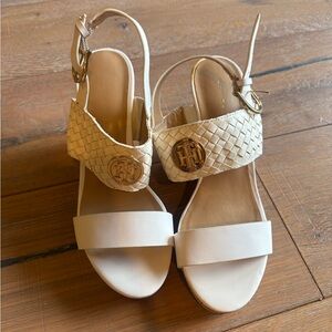 Tommy Hilfiger Cream and Gold Sandals with Woven Detail